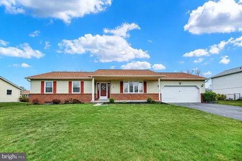 23 Blue Spruce Dr, Hanover, PA 17331