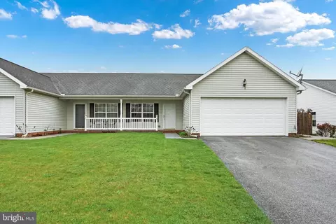 73 Lexington Dr, Hanover, PA 17331