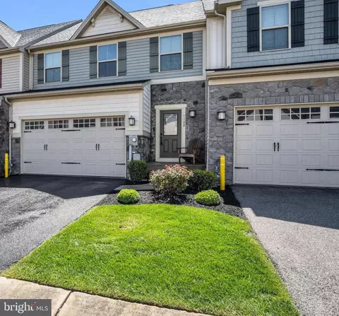 1188 Fieldbrook Cir #23, York, PA 17403