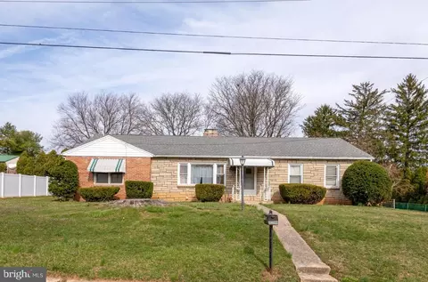 15 Gateway Rd, York, PA 17403