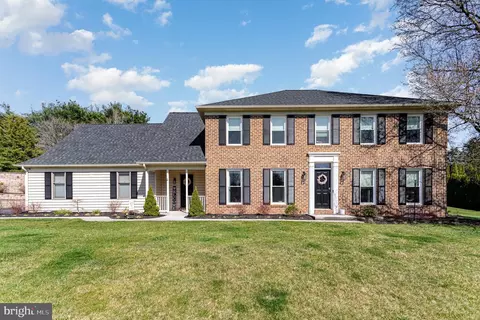 104 Foxfire Ln, Lewisberry, PA 17339