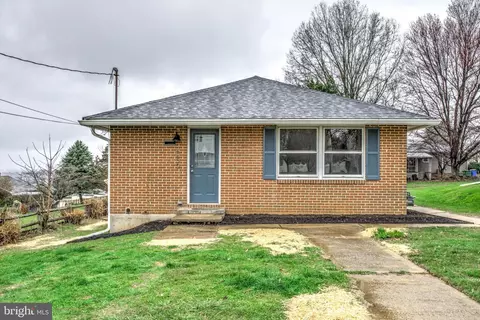 2230 Pleasant View Dr, York, PA 17406