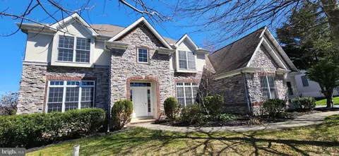 2717 Meadow Cross Way, York, PA 17402