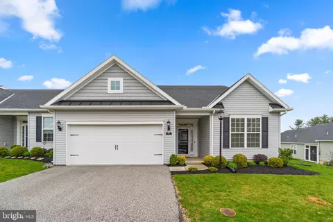 420 Hawthorn Ln #71, Hanover, PA 17331