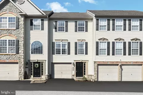 2724 Hunters Crst, York, PA 17402