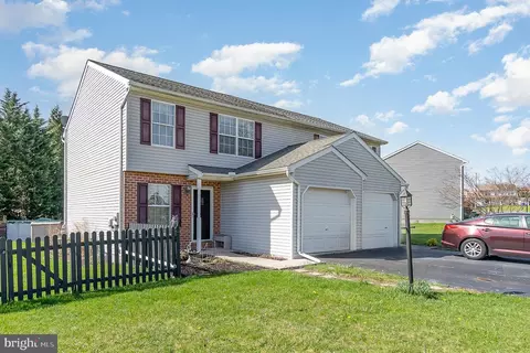 1844 Wyatt Cir, Dover, PA 17315
