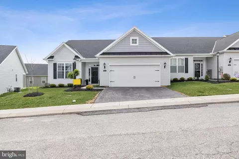 619 Basswood Ln #96, Hanover, PA 17331