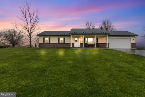 4226 Westview Dr, Stewartstown, PA 17363