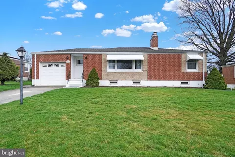 2747 Clearbrook Blvd, York, PA 17406