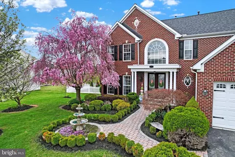 416 El Vista Dr, Hanover, PA 17331