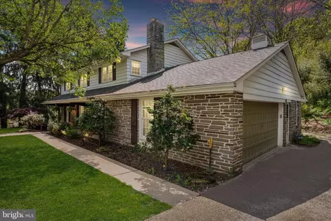 1561 Frontenac Ct, York, PA 17403
