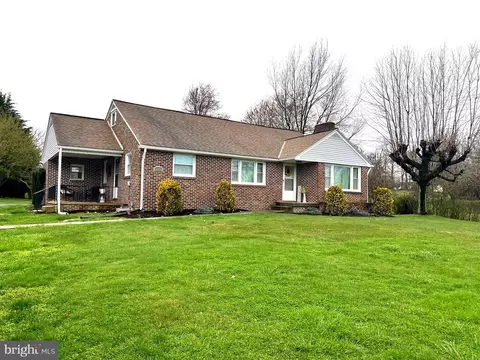 1096 Roth Church Rd, Spring Grove, PA 17362