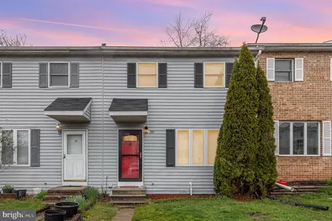 36 Persian Lilac Dr, Etters, PA 17319