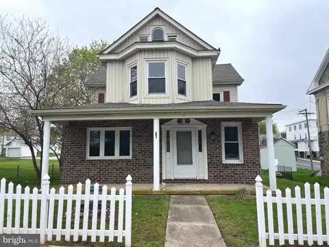 17 N 2nd St, Mount Wolf, PA 17347