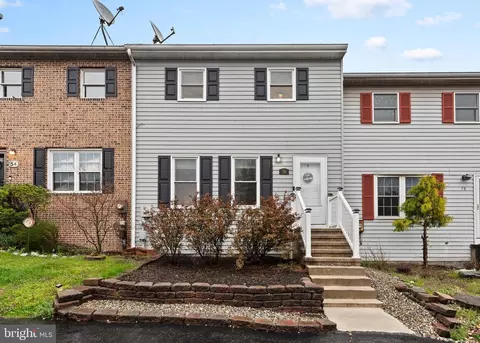 56 Privet Dr, Etters, PA 17319