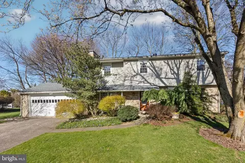 11 Farm House Ln, Camp Hill, PA 17011