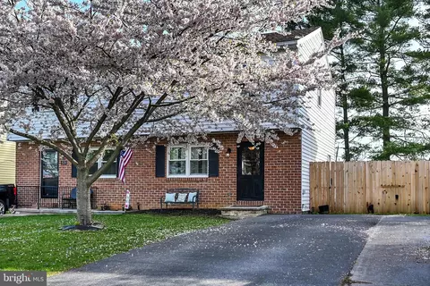 530 Hammond Ave, Hanover, PA 17331