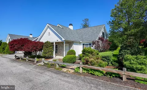 2114 Bayberry Ln, York, PA 17403