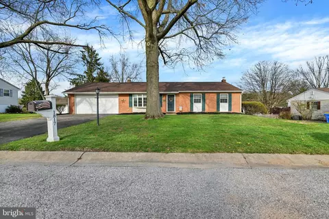 1817 Roxboro Rd, York, PA 17402