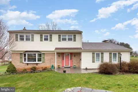 3 Homestead Ln, Camp Hill, PA 17011