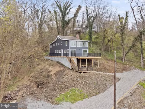 790 2nd St, Mount Wolf, PA 17347