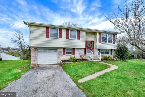 108 Dogwood Dr, Dover, PA 17315