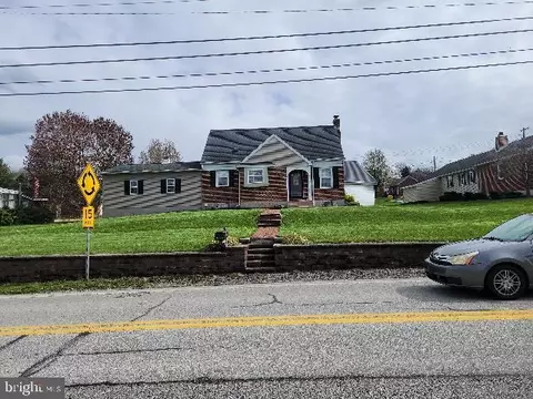 60 W Hanover St, Spring Grove, PA 17362
