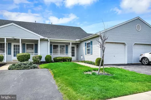 1098 Village Way, York, PA 17404