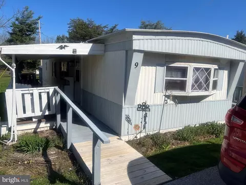 3715 Stony Brook Dr #9, York, PA 17402