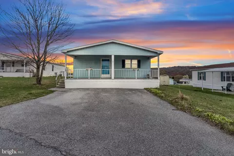 127 Gateshead Dr, Stewartstown, PA 17363