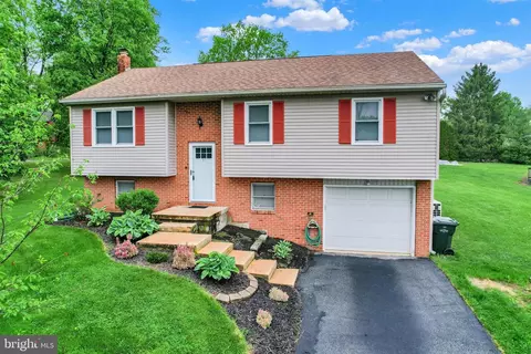 3030 Acorn Ln, Red Lion, PA 17356