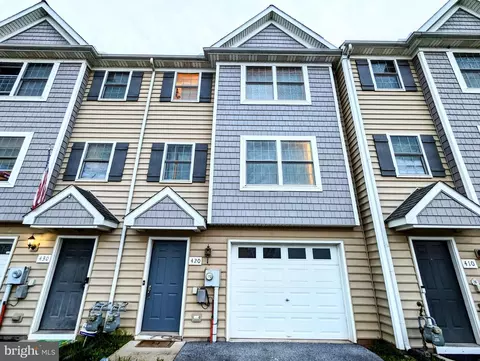 420 Kentwell Dr, York, PA 17406