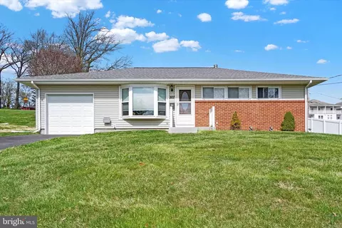 307 N Charles St, Red Lion, PA 17356