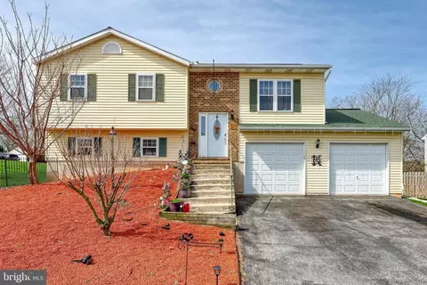 154 Winston Dr, York, PA 17408