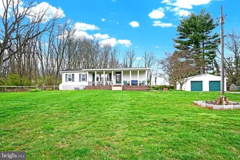 6069 Pine Rd, Thomasville, PA 17364