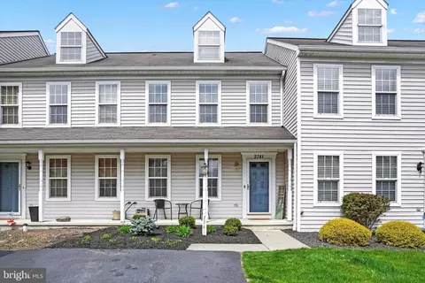 2741 Woodmont Dr, York, PA 17404