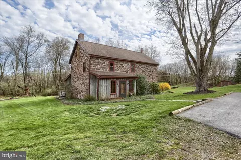 449 Scotch Pine Rd, Dillsburg, PA 17019