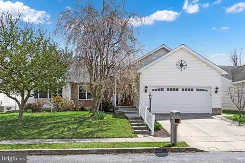 409 Chapelwood Dr, Hanover, PA 17331