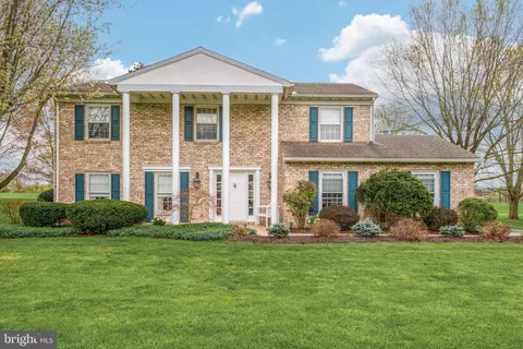 2427 Hepplewhite Dr, York, PA 17404