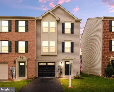 842 Blossom Dr, Hanover, PA 17331