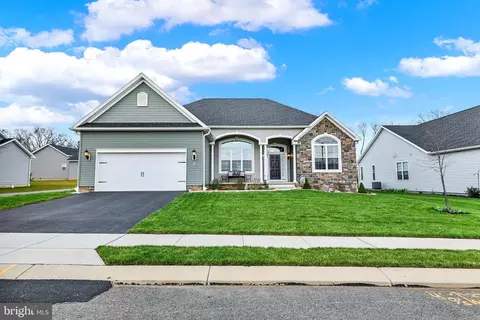 20 Edie Cir, Stewartstown, PA 17363