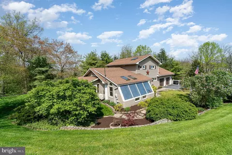 2 Coover Ct, Dillsburg, PA 17019