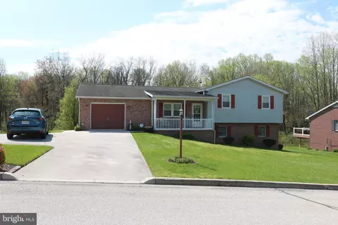 80 Ruel Ave, Hanover, PA 17331