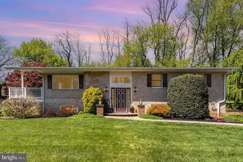 111 W Walnut St, Red Lion, PA 17356