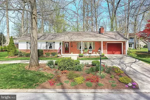 20 Timber Ln, Hanover, PA 17331