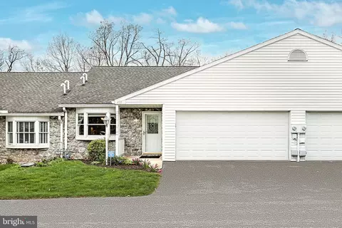450 Greenleaf Ct #5, York, PA 17406