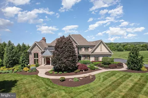 621 Southridge Dr, Mechanicsburg, PA 17055