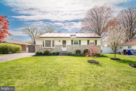 3836 Oakleigh Dr, York, PA 17402
