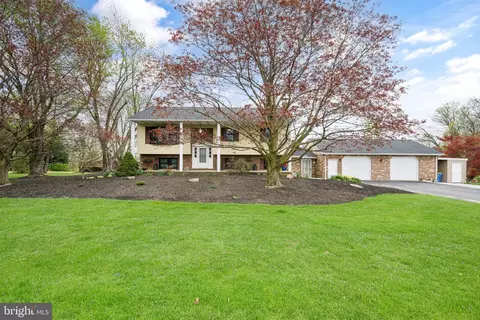 387 Leedy Rd, Spring Grove, PA 17362