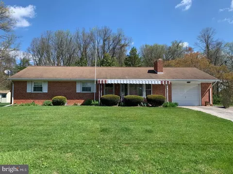 47 Woodland Dr, York, PA 17407